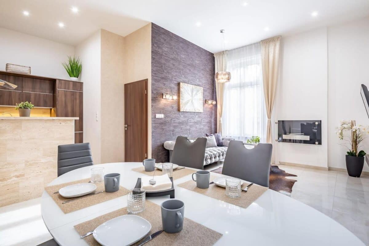 Ferienwohnung Splendid Perfectly Located Flat With Sauna Budapest Exterior foto