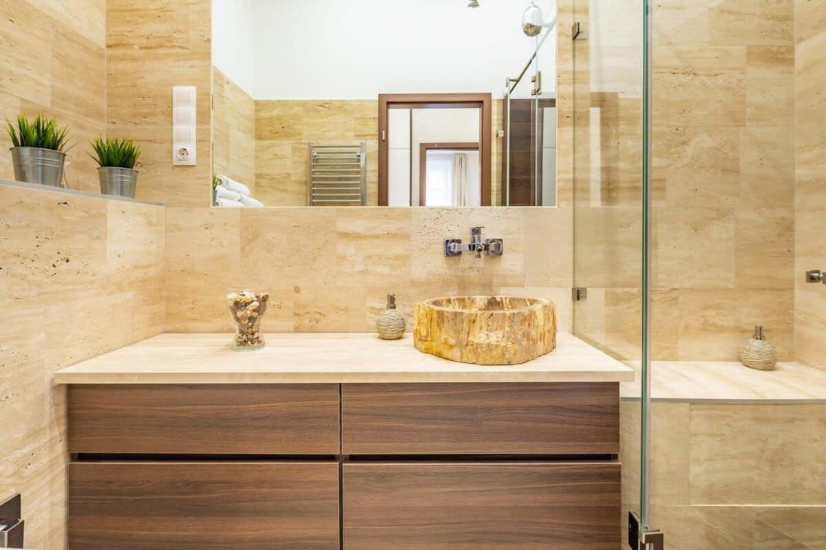 Ferienwohnung Splendid Perfectly Located Flat With Sauna Budapest Exterior foto